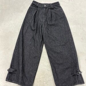ICON HIGH-WAISTED DRILL JEANS WITH A WIDE LEG AND PLEATS